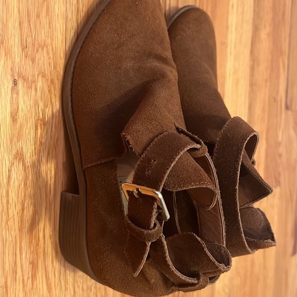 Chic brown suede ankle booties - Picture 4 of 5